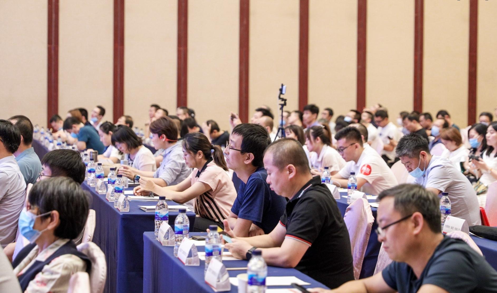 智能互联，未来科技的桥梁与突破——设备、用户、技术的深度融合