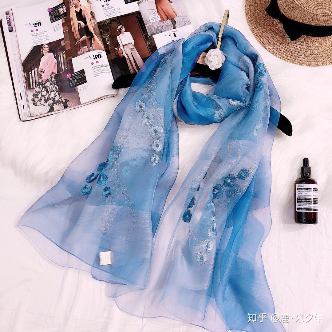 丝巾与情愫交织，送给女朋友丝巾的深层寓意
