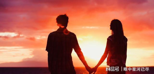 男性朋友送丝巾，一份特别的礼物与情感的表达