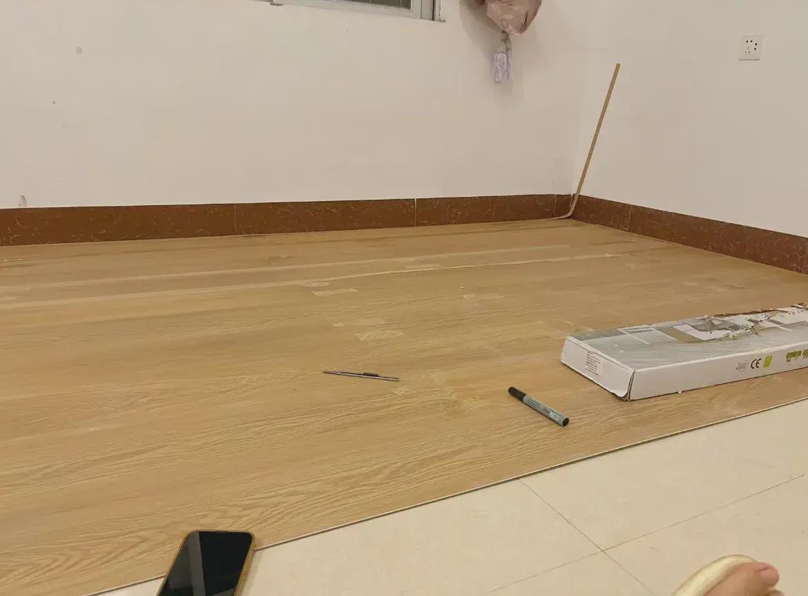 铺地板时是否需要使用胶水，探讨与解析