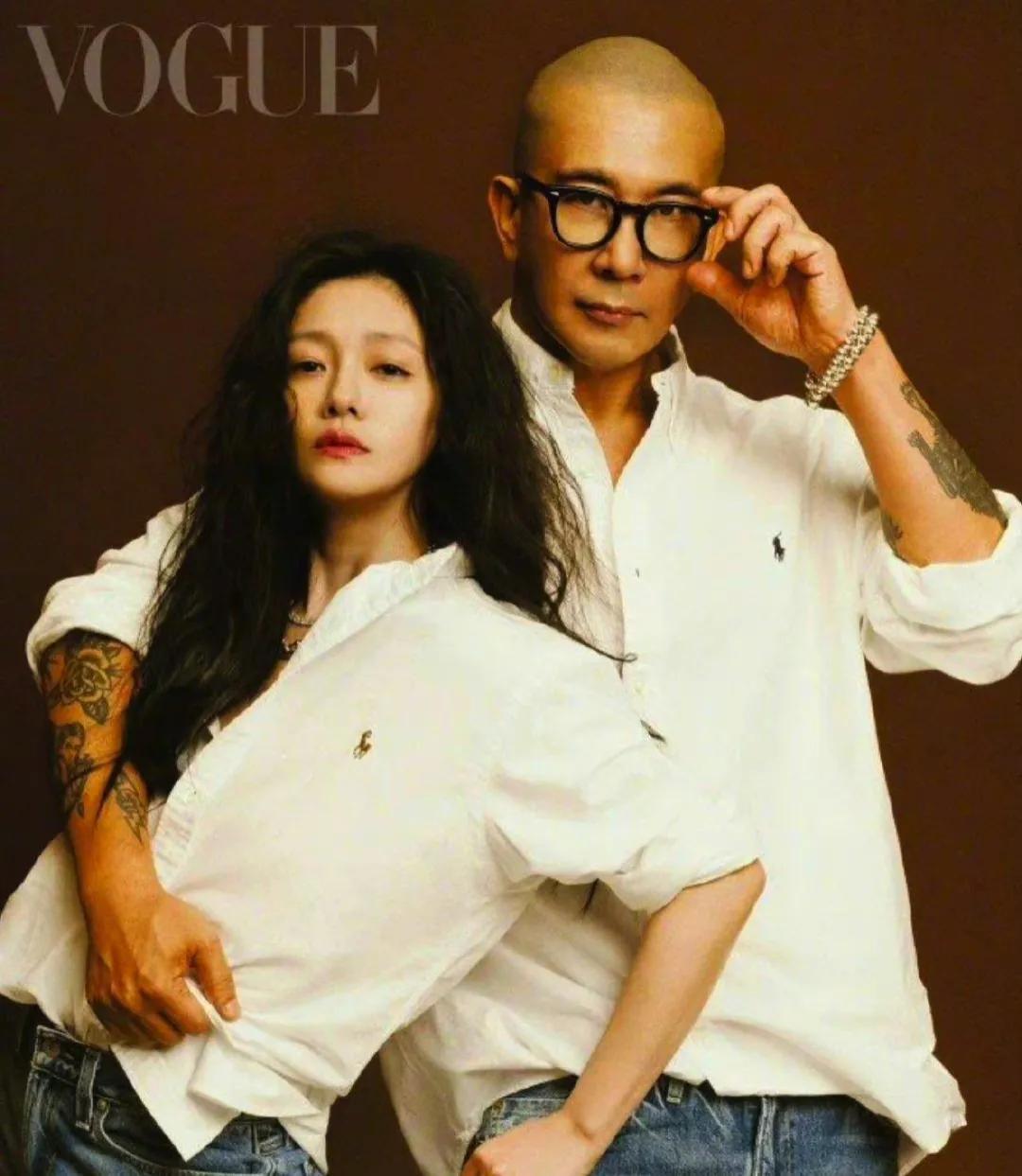 男同事送女领导丝巾，一份礼物背后的深层含义