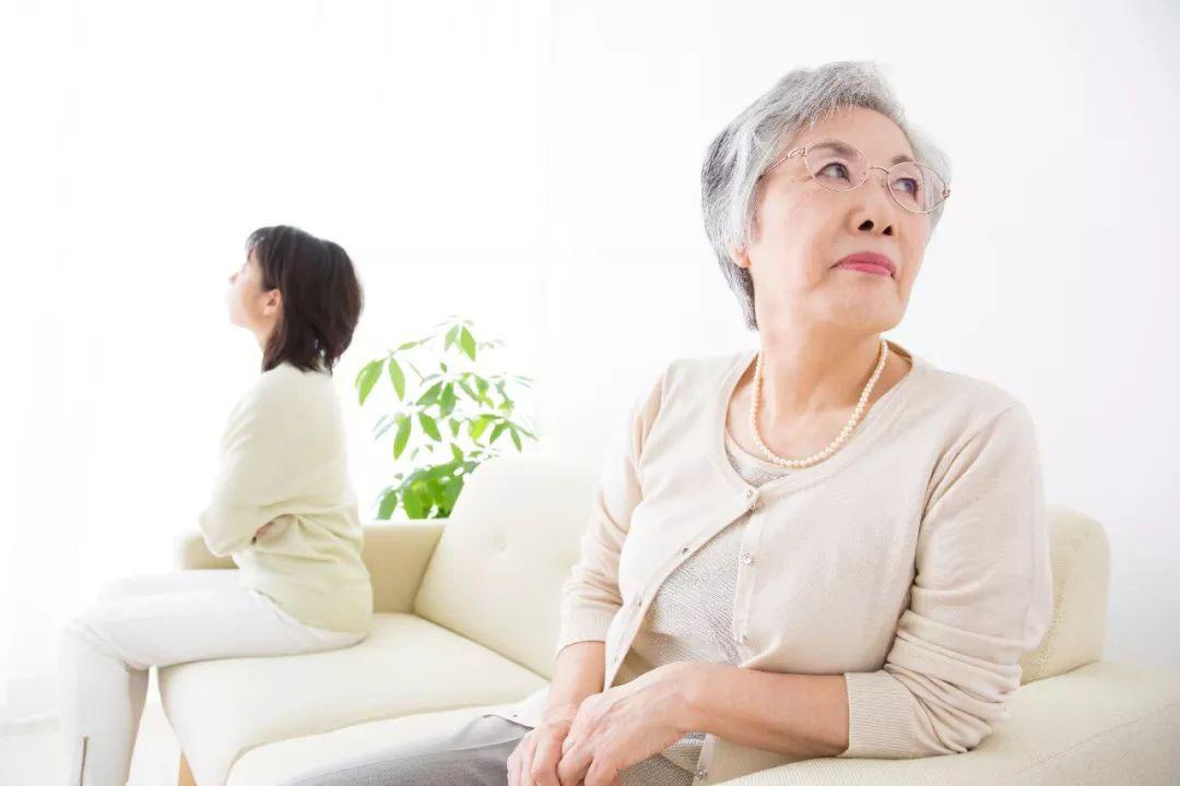 为婆婆选购丝巾，品牌与选择的智慧
