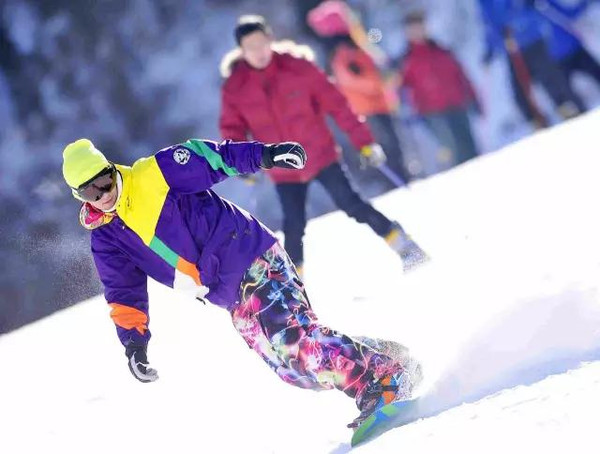 探寻滑雪服生产厂家的奥秘，从制造到品质控制的全方位解析
