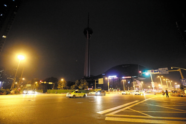 夜店烟火，夜色中的繁华与激情