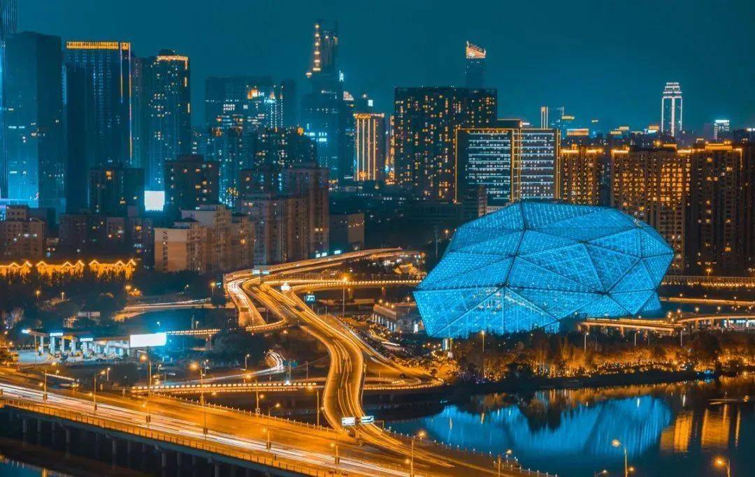 烟火沈阳，城市之光与夜色的交响