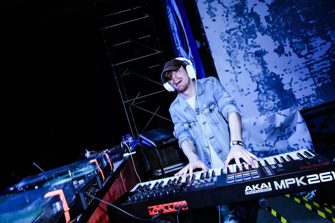 低音贝斯，音乐之魂的深沉之声