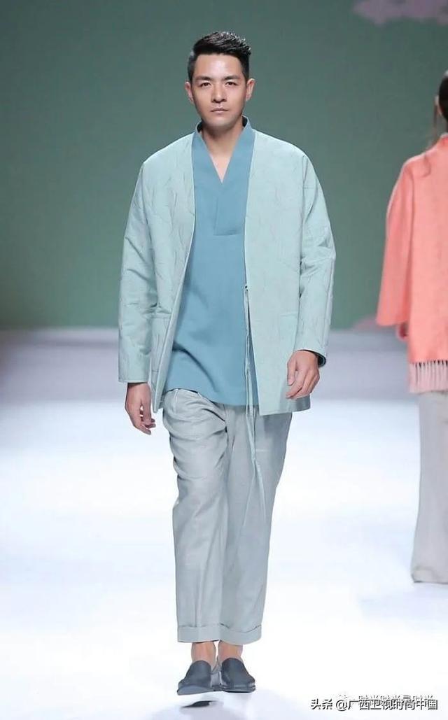 农村衣服，传统与现代的交融