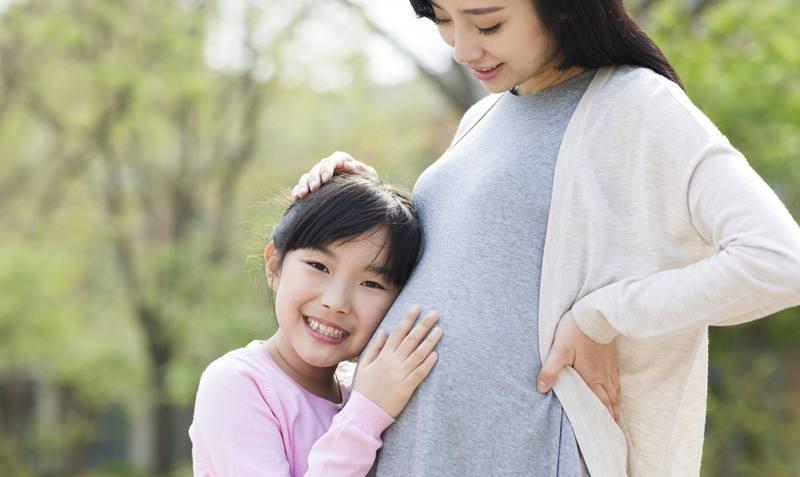 好孩子与孕妇，爱的传递与责任担当