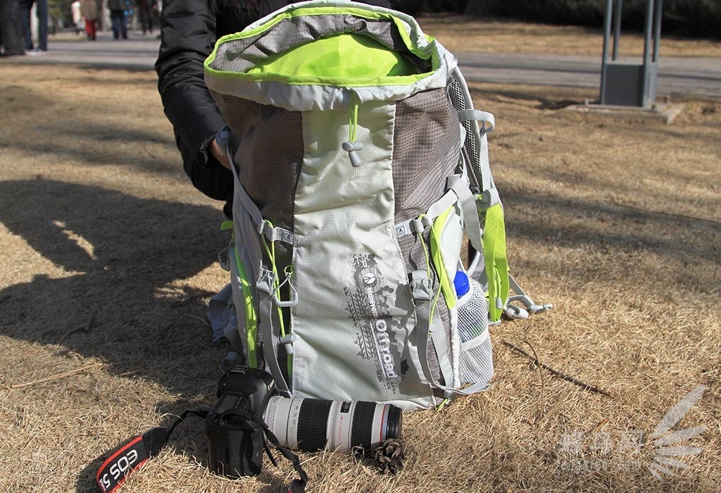 如何妥善放置物品于30L登山包中
