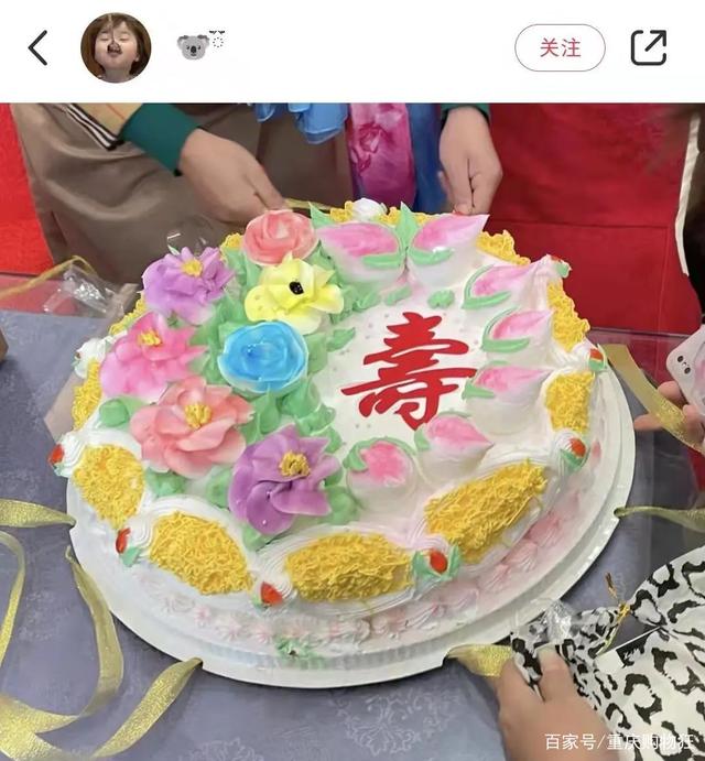 老式生日蛋糕，传统与回忆的交织