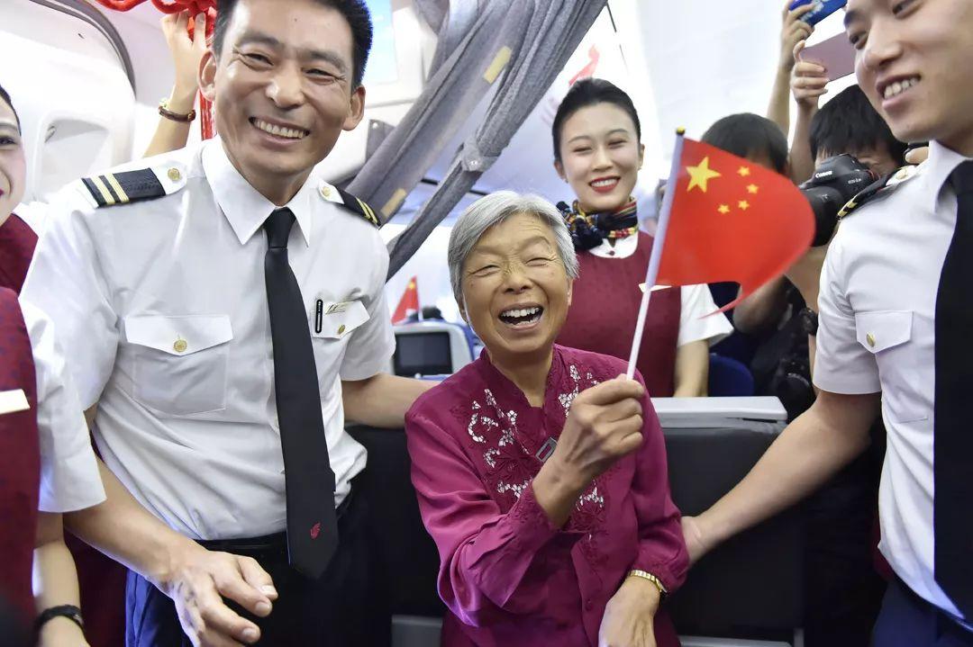 国航老人乘坐飞机的体验与关怀