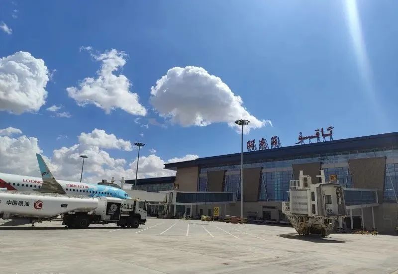 坐飞机前往阿克苏，探寻信息码的魅力之旅