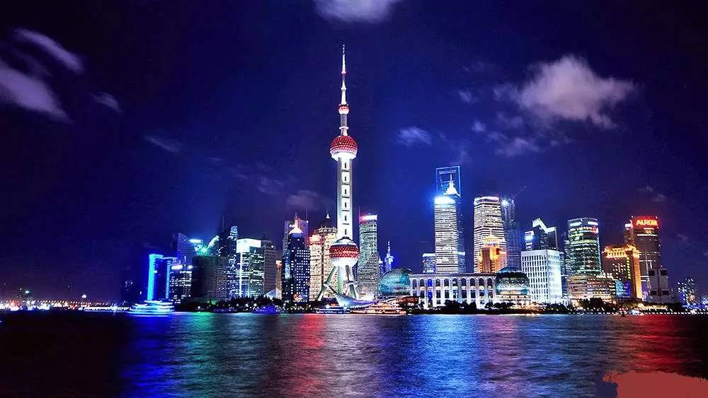 从上海飞往成都，一场跨越千里的旅行