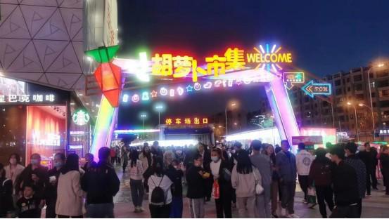 地摊新产品，点亮城市经济的新动力