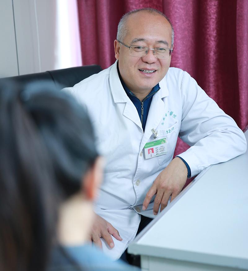 省儿保泌尿内科专家，守护儿童泌尿健康的守护者
